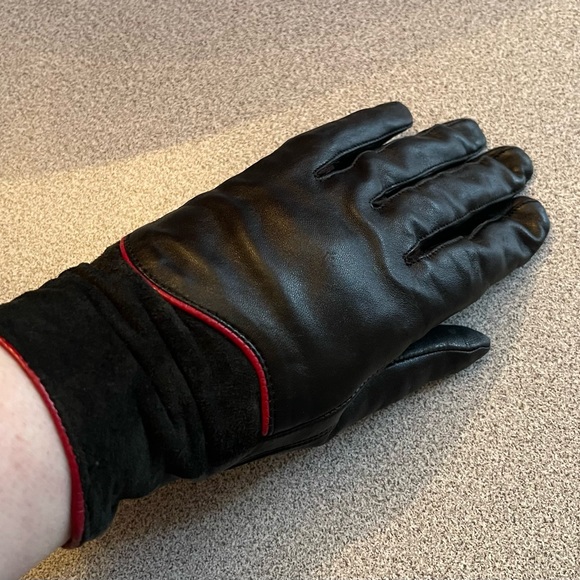 Black Leather & Suede Gloves With Red Piping - Picture 4 of 11